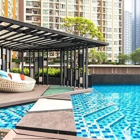 Condo In Bangkok With Swimming Pool Near Malls And Train Eksteriør bilde