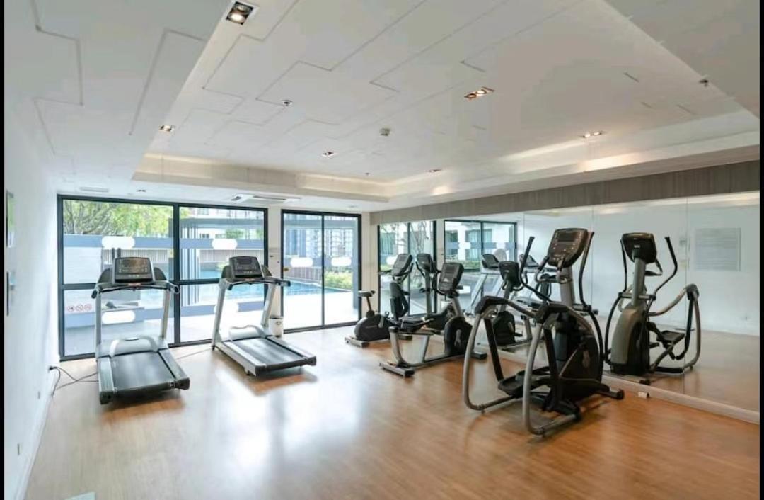 Condo In Bangkok With Swimming Pool Near Malls And Train Eksteriør bilde