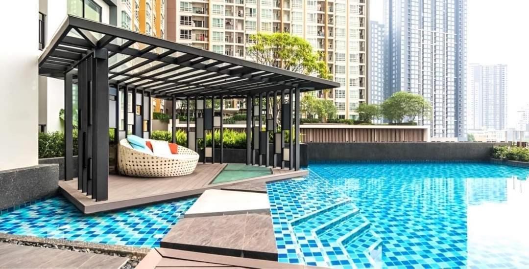 Condo In Bangkok With Swimming Pool Near Malls And Train Eksteriør bilde
